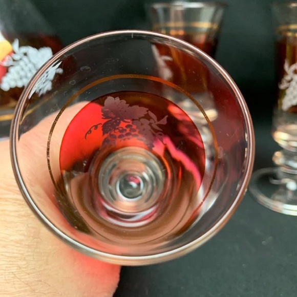 Fidenza Italy decanter and 3 Shot glasses Cranberry Red w/gold trim grapes - Picture 5 of 8